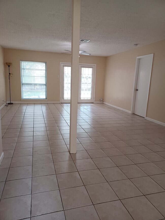 Building Photo - 7147 Spring Grove Dr