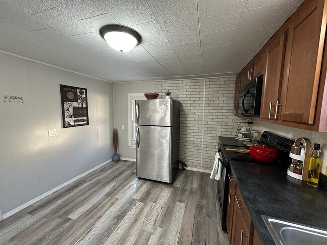 Building Photo - 2 bed, 2 bath home for rent in Waterloo, a...