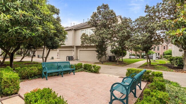 Building Photo - 1417 Anita St