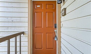 Building Photo - 16301 Ledgemont Ln