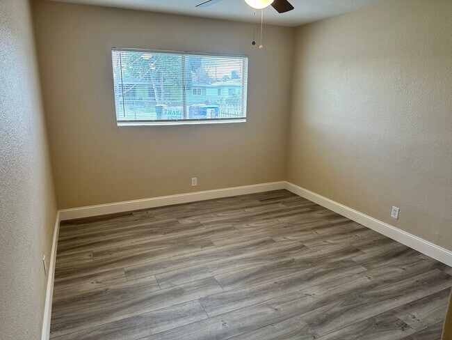 Building Photo - This cute home won't last long with a new ...