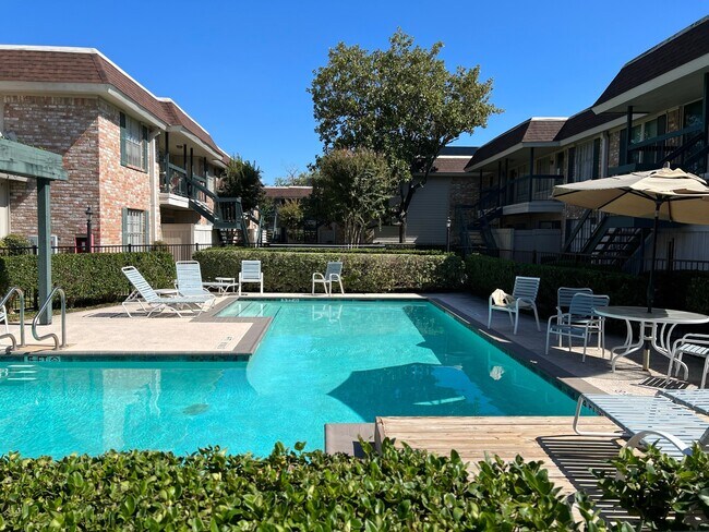 Building Photo - 845 Augusta Dr