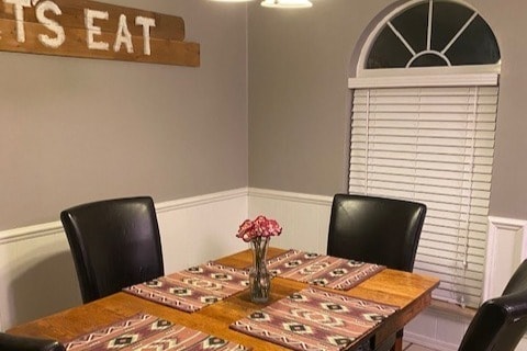 Dining - 704 N Dryden Cir