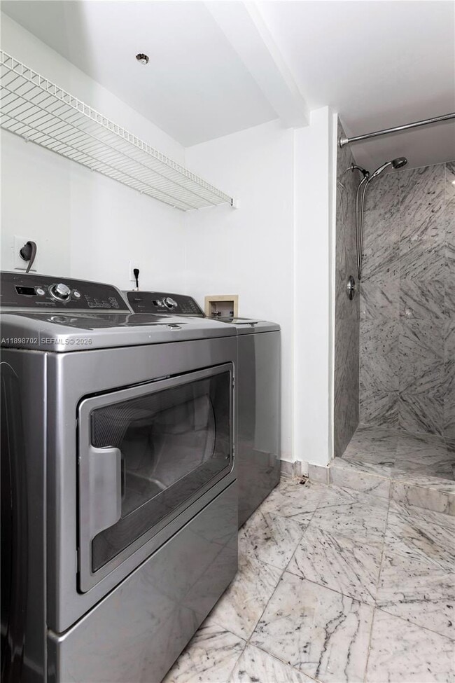 Building Photo - 16400 Collins Ave