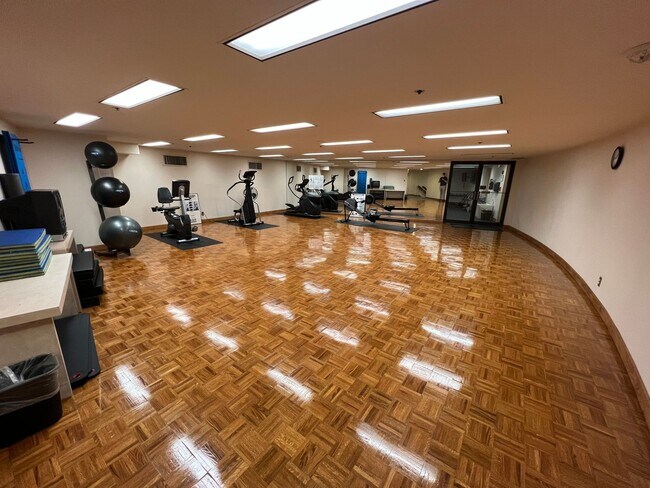 Building Photo - Fantastic 3 Bedroom 3 Bathroom Condo With ...