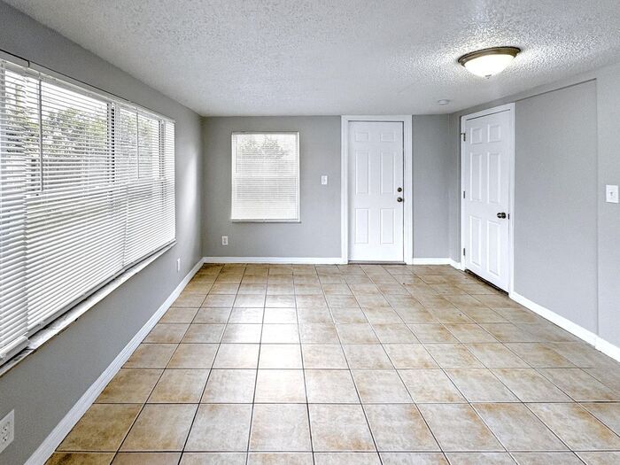 Building Photo - 8628 Velvet Dr