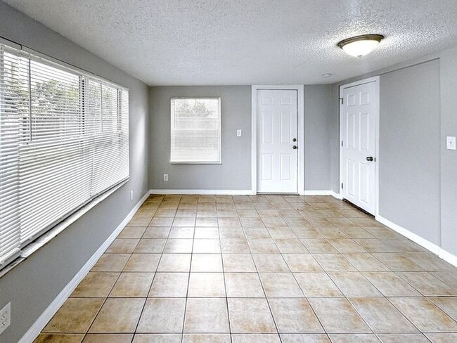 Building Photo - 8628 Velvet Dr