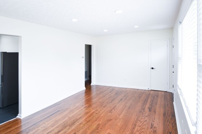 Building Photo - 5 Bedroom || 2 Bathroom - Single Family Ho...