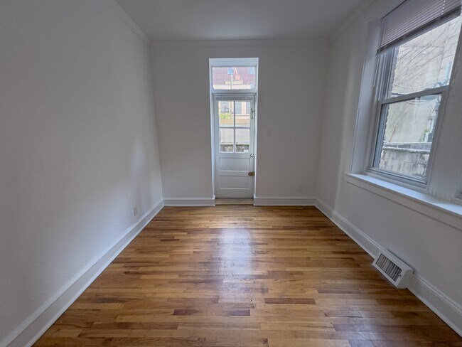 Building Photo - 336 Lombard St