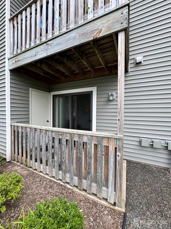 Building Photo - 2107 Ravens Crest Dr