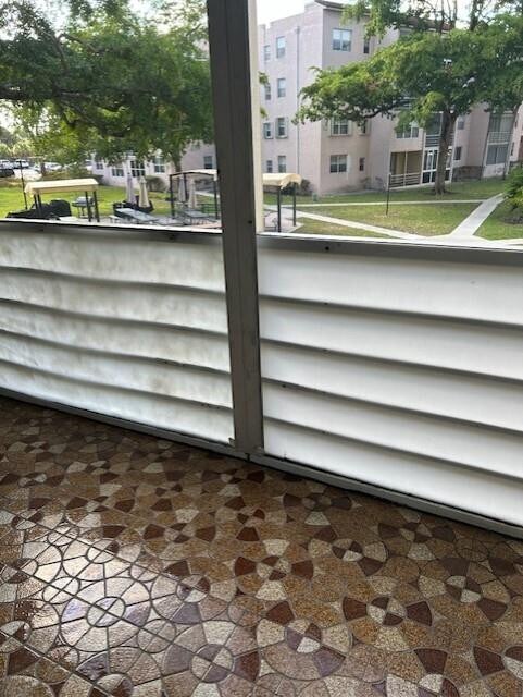 Building Photo - 2801 Somerset Dr