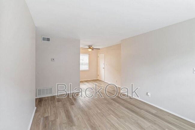 Building Photo - 632 E Kentucky St