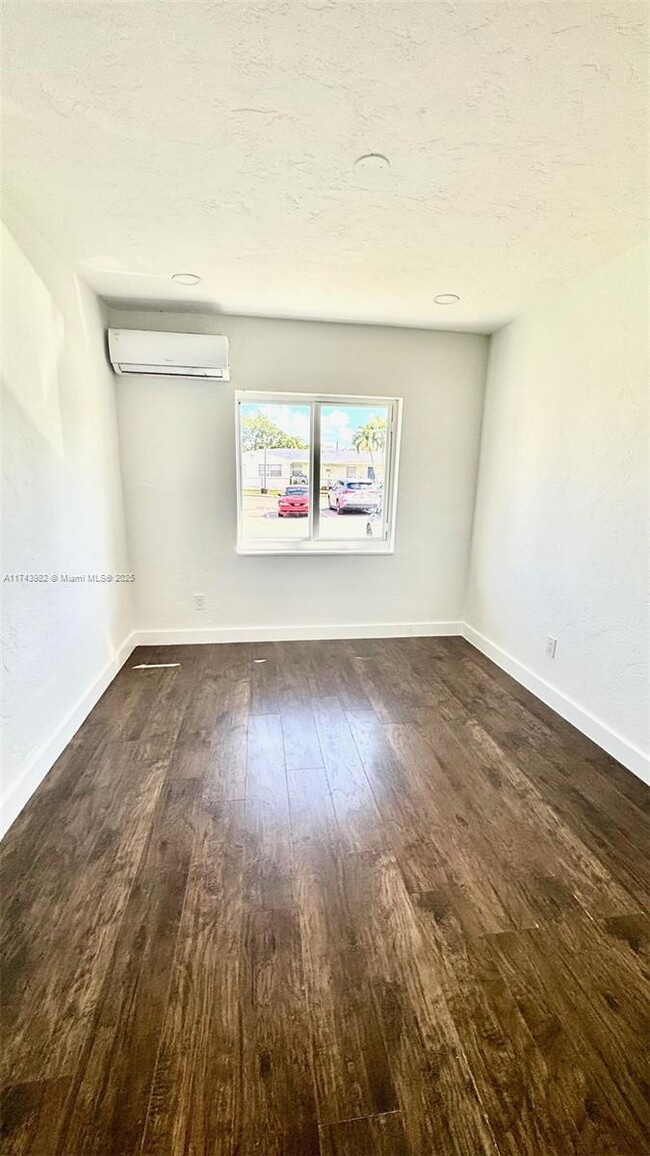 Building Photo - 2 bedroom in North Miami Beach FL 33162