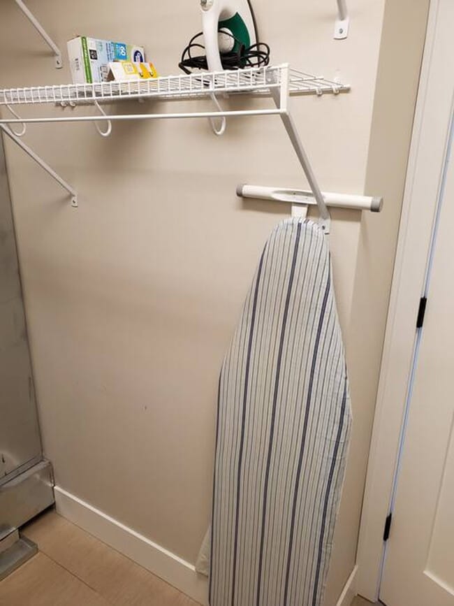 Building Photo - 1813 E Jarvis St