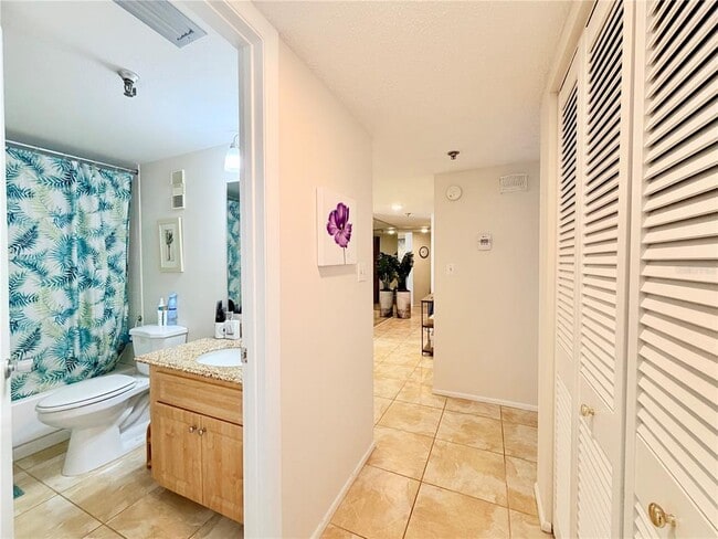 Building Photo - 7430 Sunshine Skyway Ln S