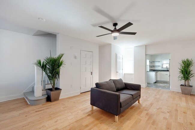 Building Photo - Newly Renovated Home Northern Liberties