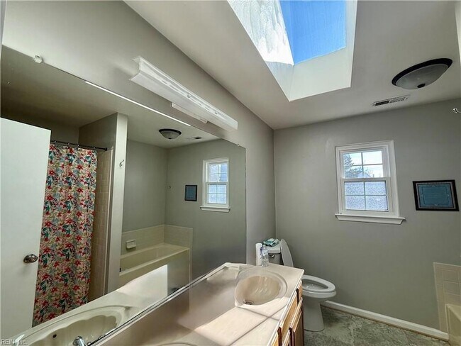 Building Photo - 2012 Springside Ct