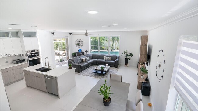 Building Photo - 321 SW 194th Ave