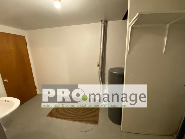 Building Photo - Three bed, one and a half bath townhouse in Idaho Falls