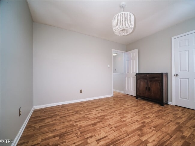 Building Photo - "Charming 2-Bedroom Gem with Granite Elegance in Charlotte's Heart!"