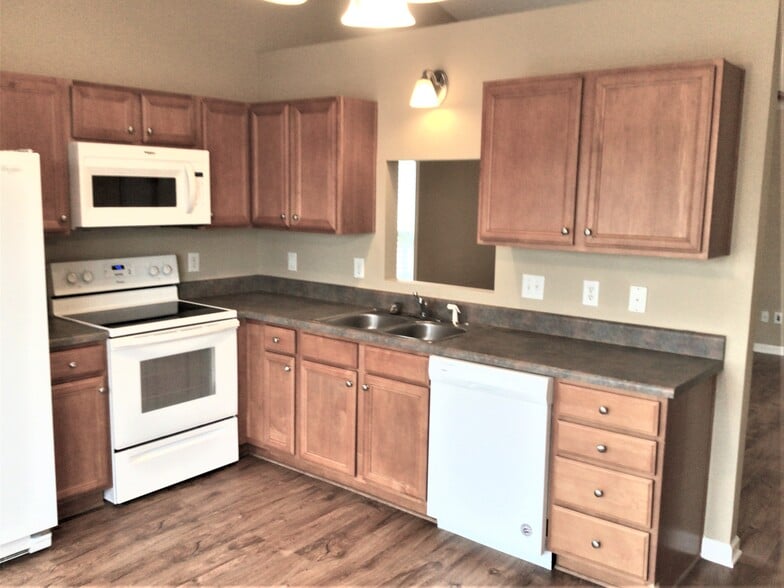 Building Photo - 3913 Bluestem Dr