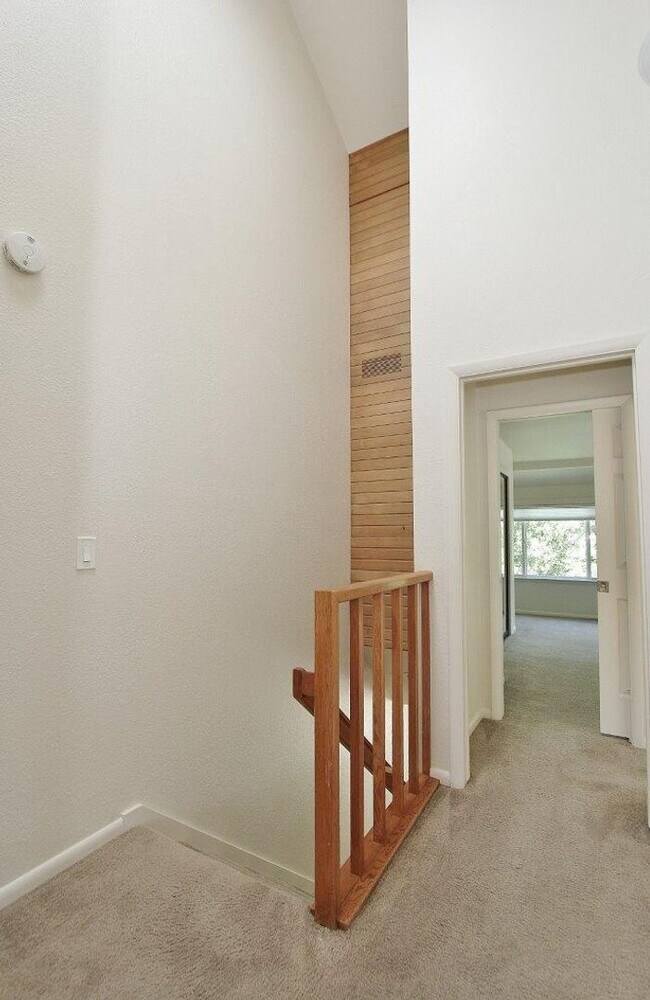 Building Photo - Premier End-Unit Condo in River Run