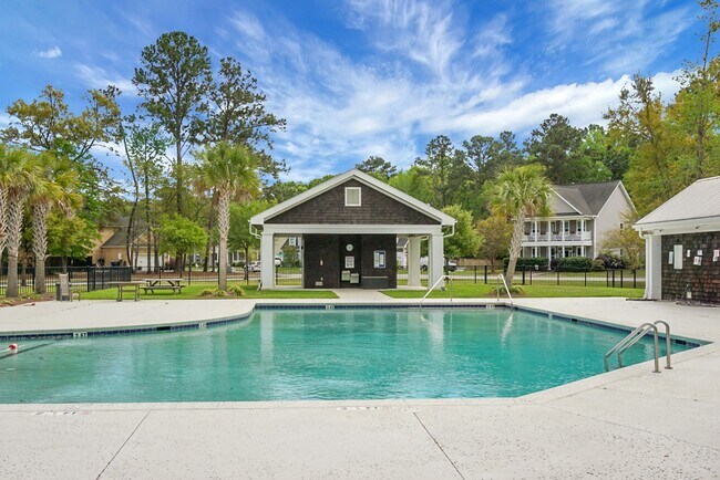 Building Photo - Johns Island 4BR, 2.5 BA Gem: Features Wood Floors, 2-Car Garage, & Community Pool