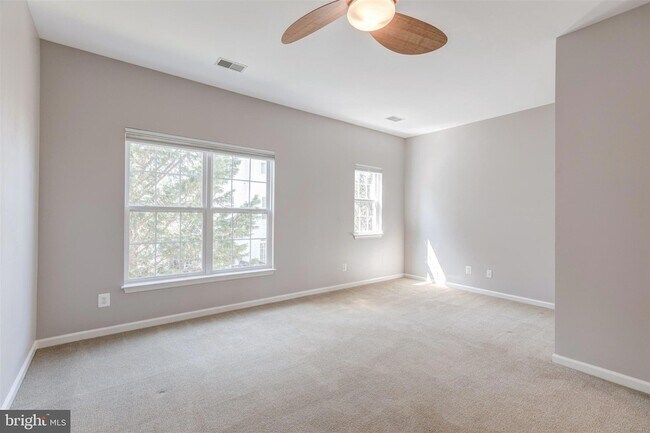 Building Photo - 5140 Donovan Dr