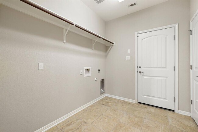 Building Photo - 2406 Yorkshire Ln