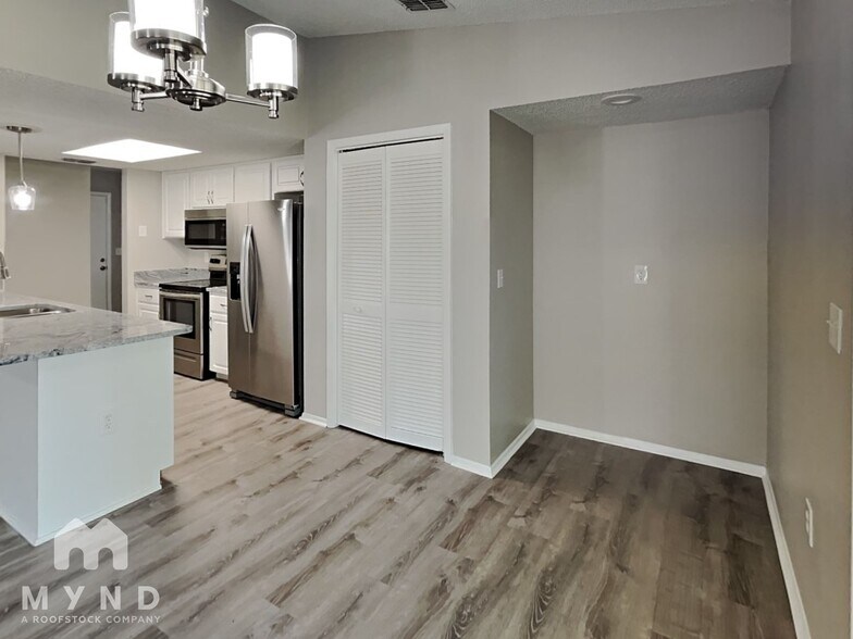 Building Photo - 2101 Anchor Ave