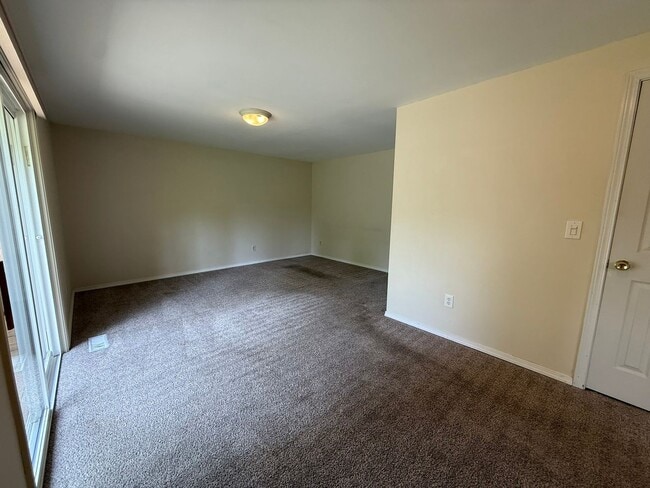 Building Photo - 3Bd/1.5Ba Kirkland House