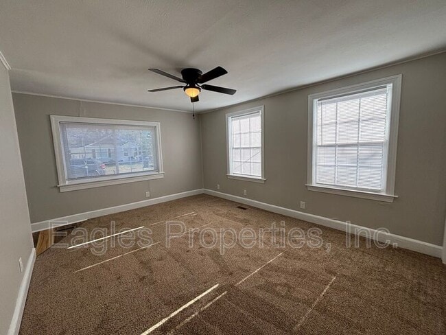 Building Photo - 905 N Pineview Ave