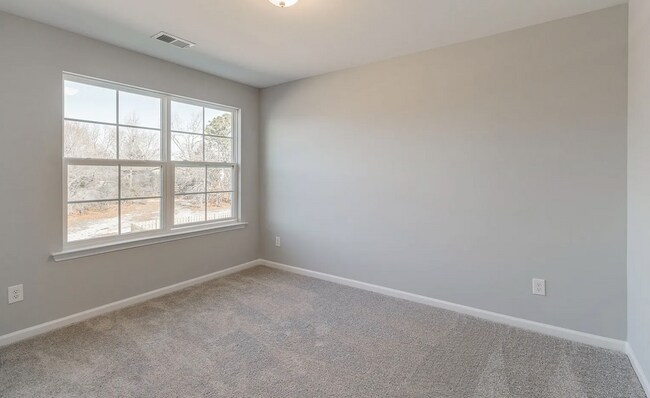 Building Photo - Spacious 5-Bedroom Home with Modern Finishes in Prime Elgin Location