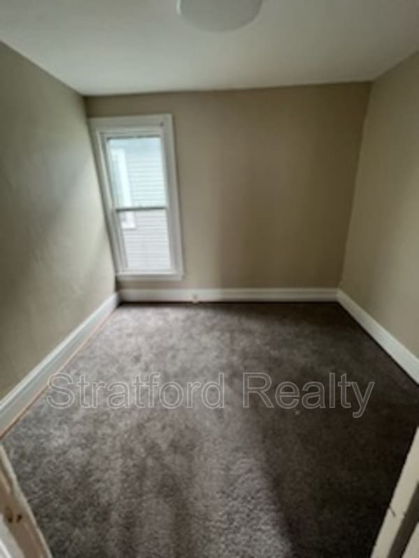 Building Photo - 422-24 Whittier Ave