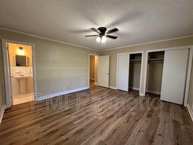 Building Photo - 529 Skyland Dr