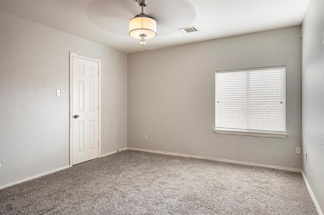 Building Photo - 9902 Maple Dr