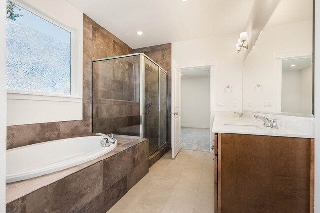 Building Photo - Newer Construction in Avenwood | 5BR Home Near Sammamish Commons