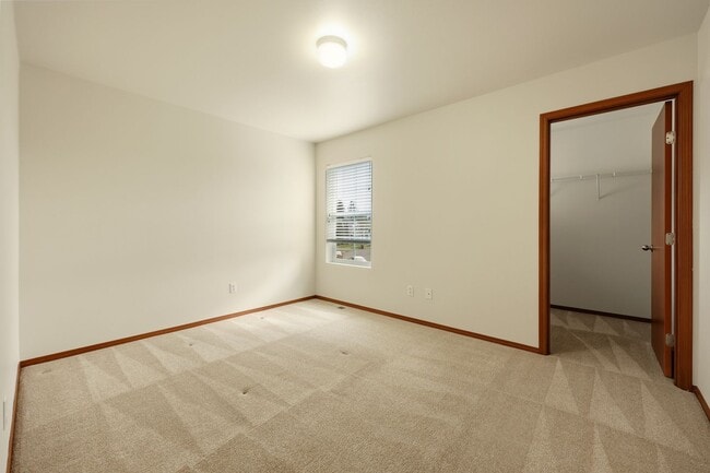 Building Photo - 3 bed 2.5 bath updated home in Tumwater School District - 2300 sq.ft. - fenced back yard.