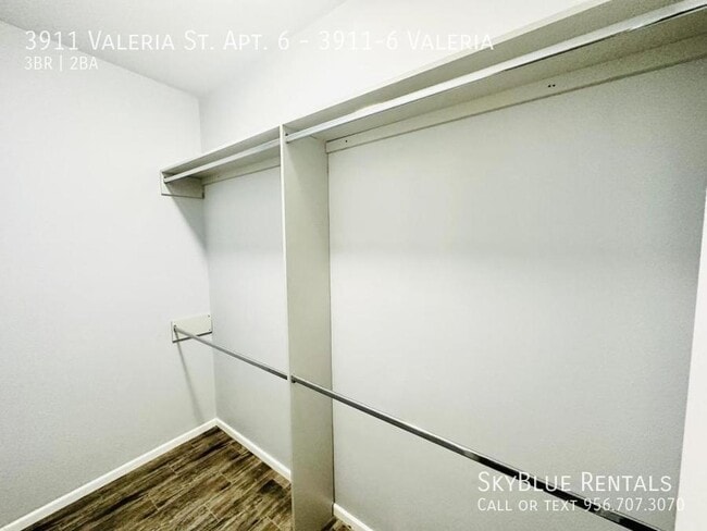 Building Photo - 3911 Valeria St