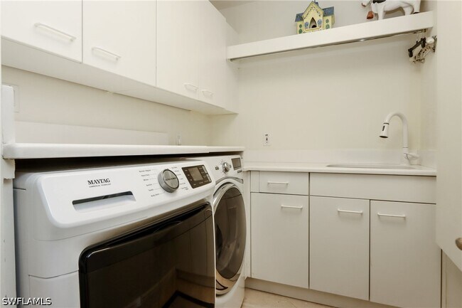 Building Photo - 8787 Bay Colony Dr