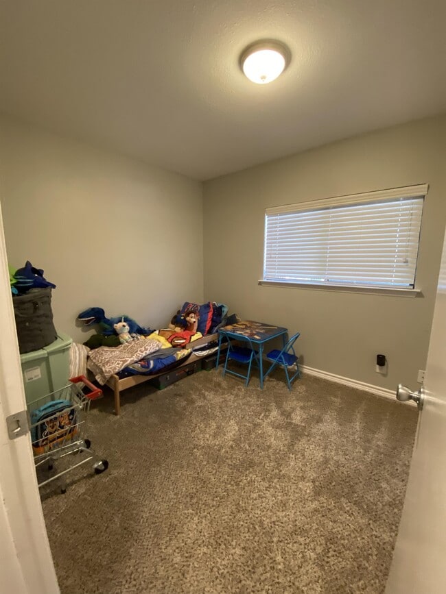 Building Photo - 6819 Flaming Ridge Dr