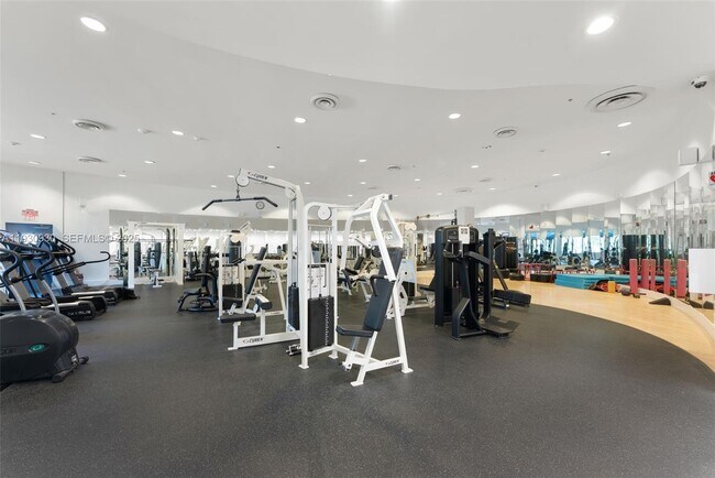 Building Photo - 5600 Collins Ave