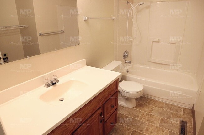 Building Photo - 1618 Edora Rd