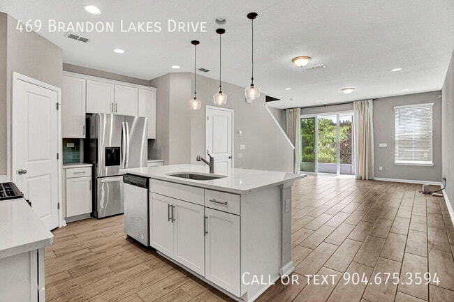 Building Photo - 469 Brandon Lks Dr