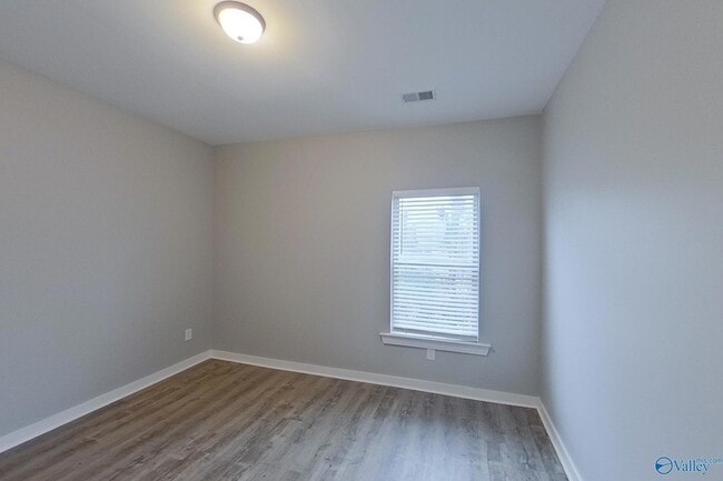 Building Photo - 433 White Oak Cir