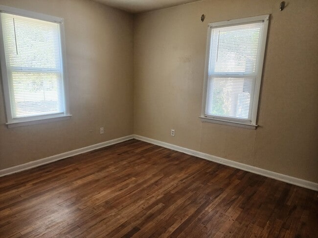 Building Photo - 3 bed, 1 bath home