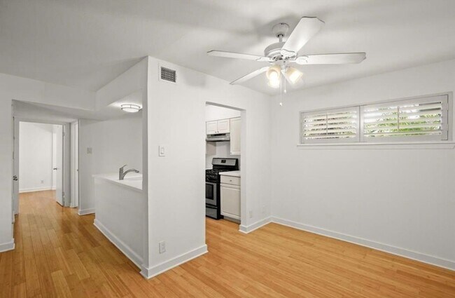 Building Photo - 2303 East Side Dr