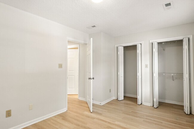 Building Photo - 13 Academy Ln