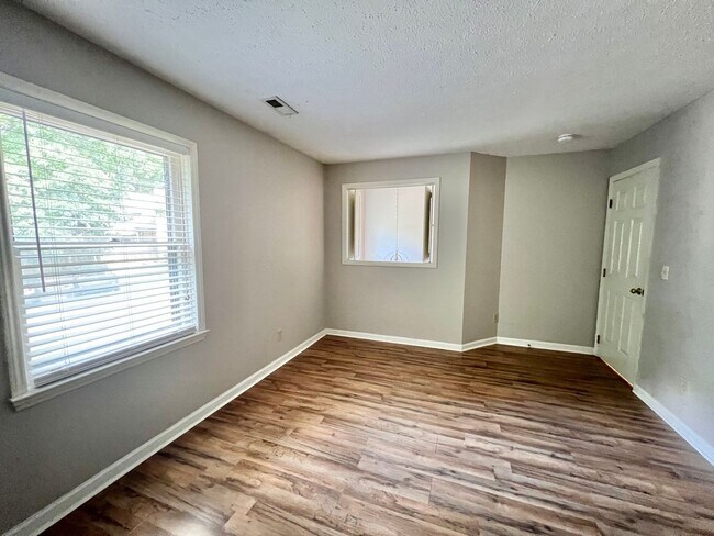 Building Photo - Charming Two-Story 2BD, 2.5BA Raleigh Cond...