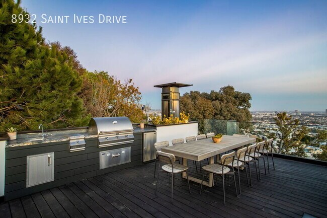 Building Photo - 8932 St Ives Dr